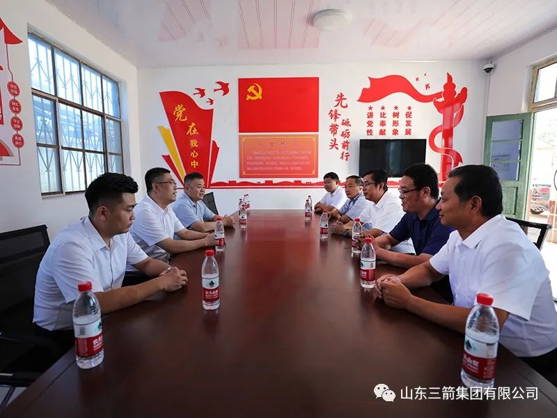 “双节”慰问暖人心  情系乡村促振兴 ——pp电子模拟器集团双节前走访慰问羊里街道辛兴东北村老党员和困难群众