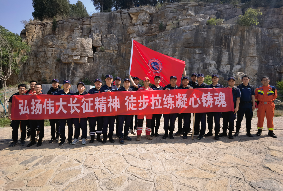 山东pp电子模拟器应急救援队开展山地救援培训